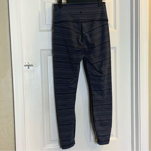 Lululemon High Times Luxtreme 25” Leggings Black and Gray Striped Size 4 - Picture 4 of 7
